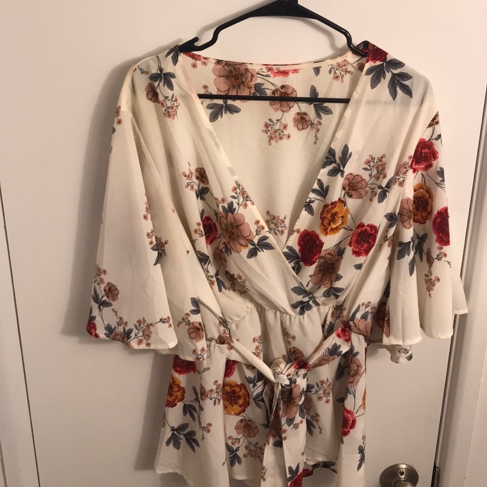 NWOT - Floral wrap blouse